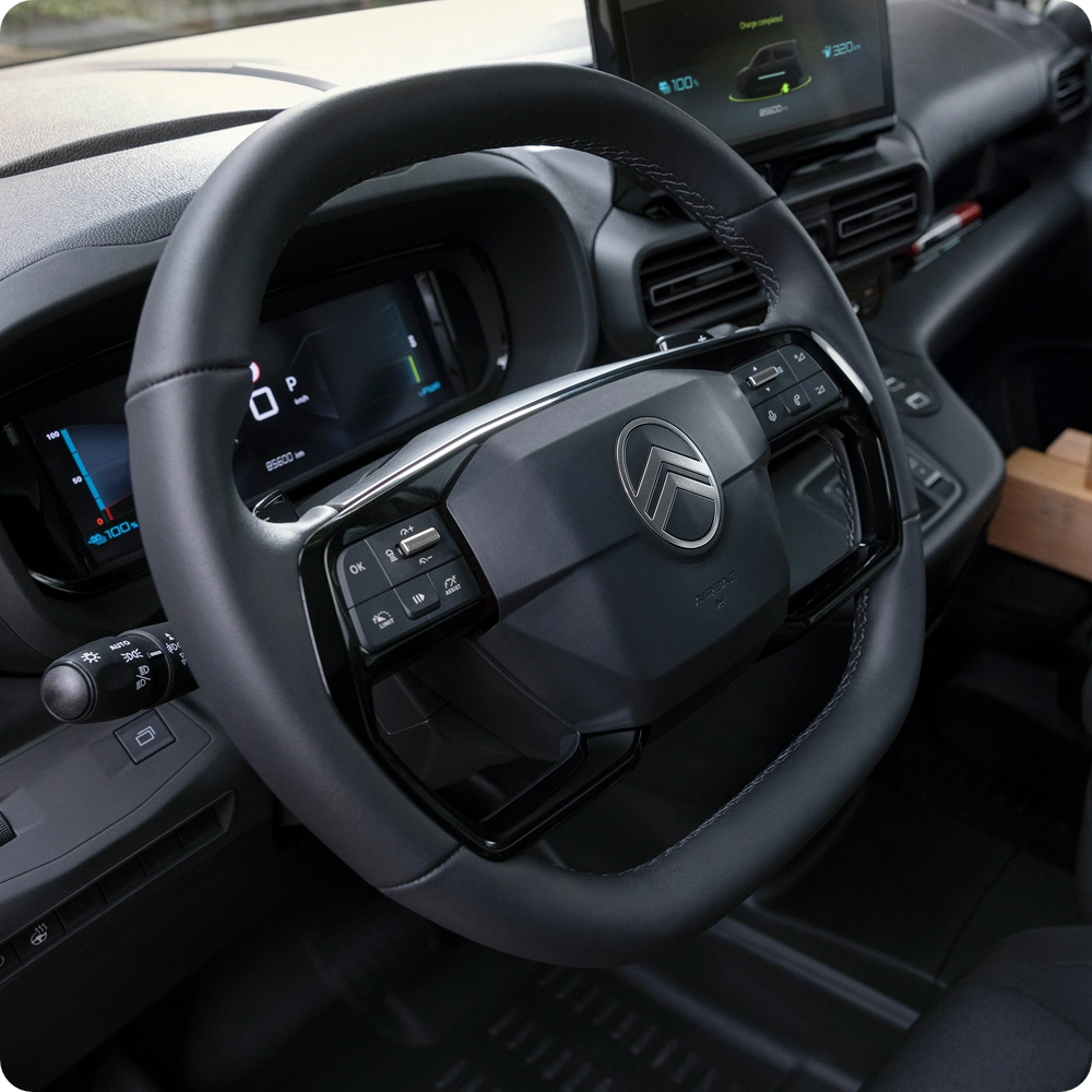 Cockpit‑interieur van een Citroën Berlingo Van met een geoptimaliseerde cabine‑indeling, slimme opbergmogelijkheden en verbonden functies.