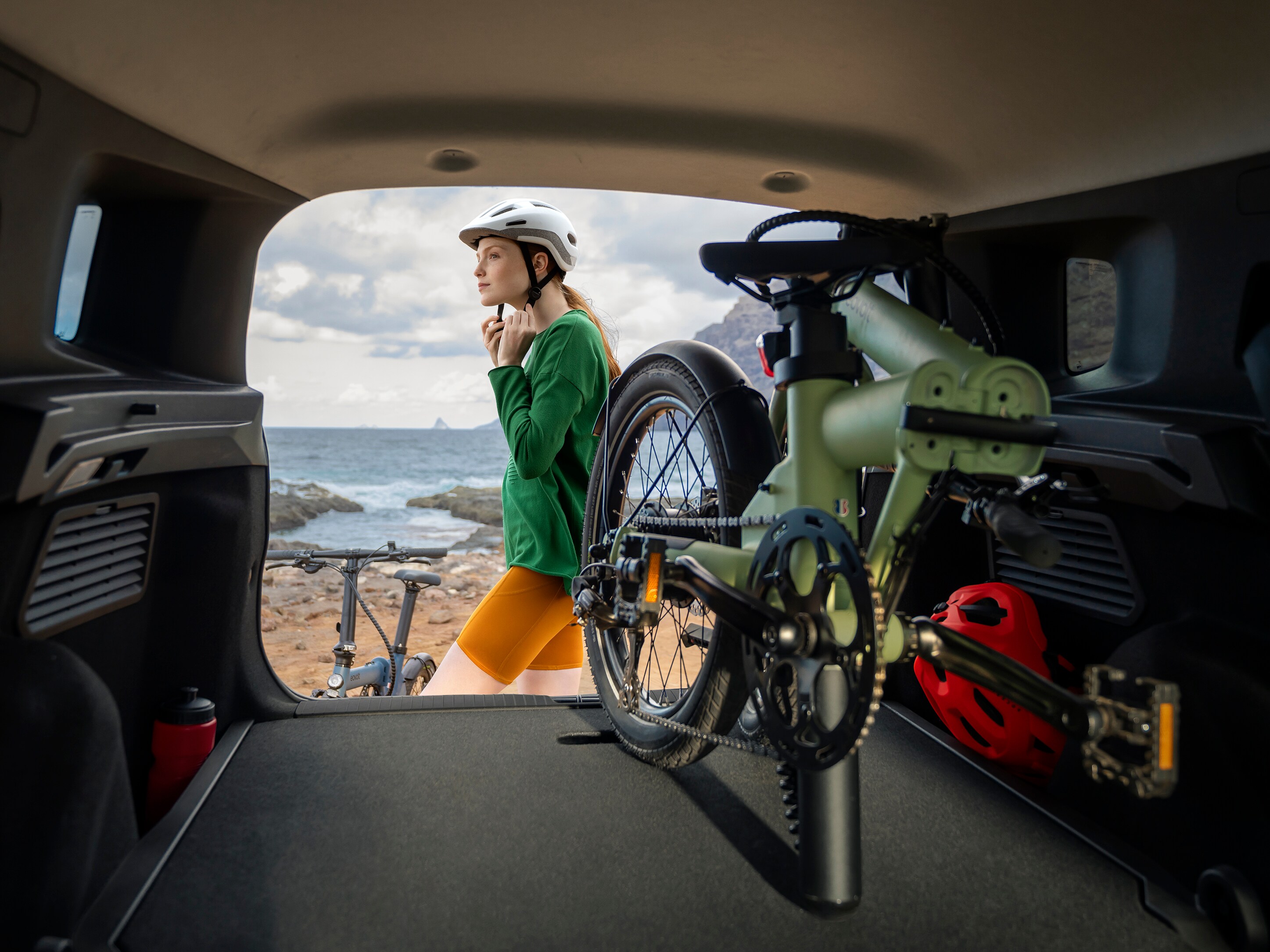 Achteraanzicht van de bagageruimte van de Citroën ë‑C3 Aircross SUV met royale bagageruimte voor actieve, strandklare en betaalbare dagelijkse mobiliteit.